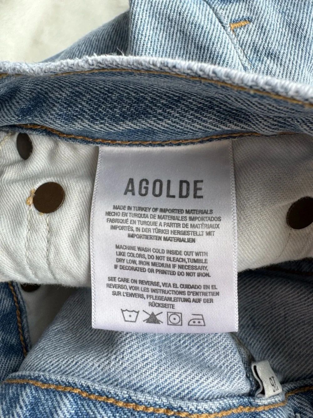 Agolde 90’s Light Blue High-Rise Distressed Jeans – Size 26